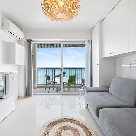 Rives D'or 2, Beautiful Beachfront Studio, Access, Ac Apartment
