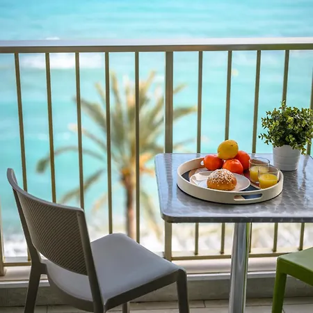 Rives D'or 2, Beautiful Beachfront Studio, Access, Ac Apartment *