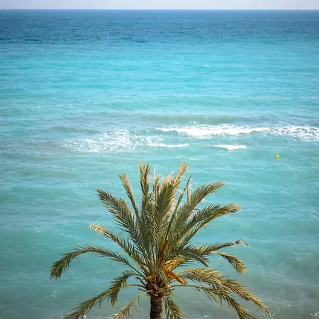 Rives D'or 2, Beautiful Beachfront Studio, Access, Ac Апартаменты