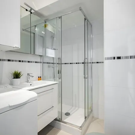 Rives D'or 2, Beautiful Beachfront Studio, Access, Ac Апартаменты Рокебрюн — Кап-Мартен
